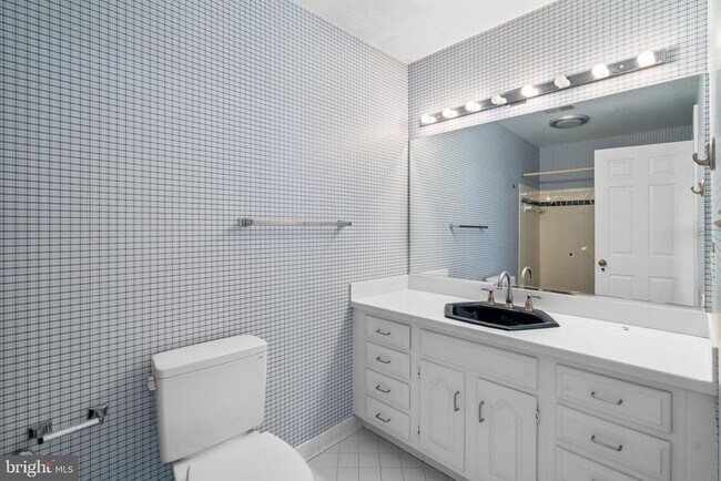 Building Photo - 1301 Daviswood Dr