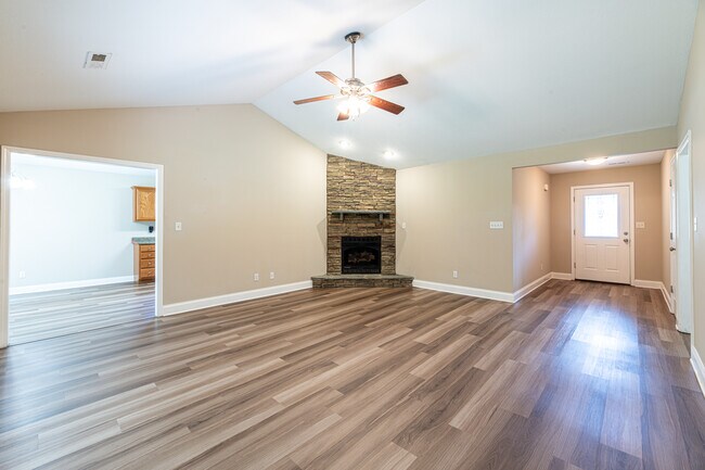 Building Photo - 637 Marston Ln