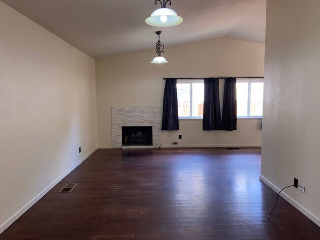 Building Photo - *COMING SOON* Sparks Single Story Home - 4...