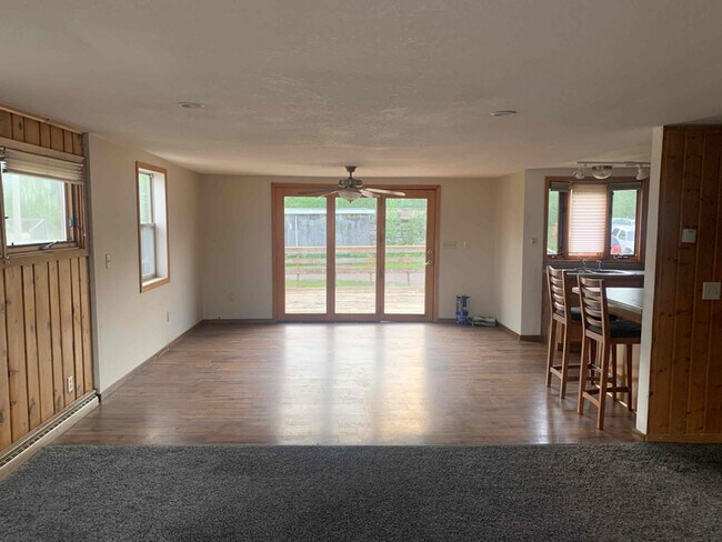 Building Photo - 5197 Lavaque Rd