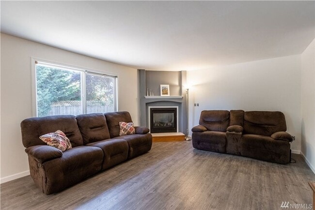 Building Photo - Spacious 3 Bed/2.75 Bath Home in Arlington...
