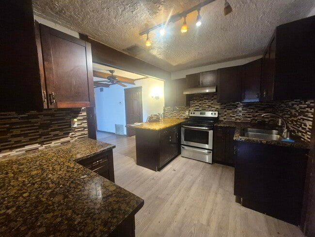 Building Photo - 2327 Polk St