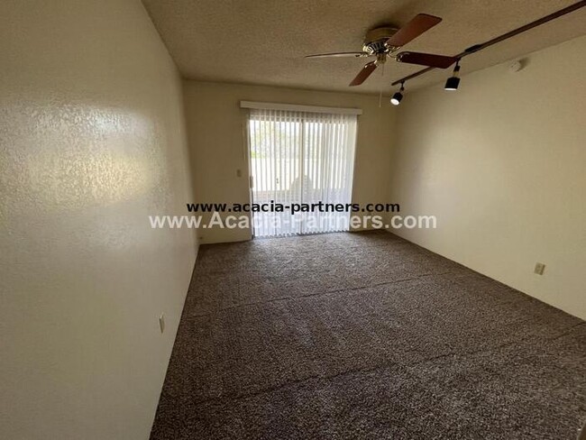 Building Photo - Eastside Townhome