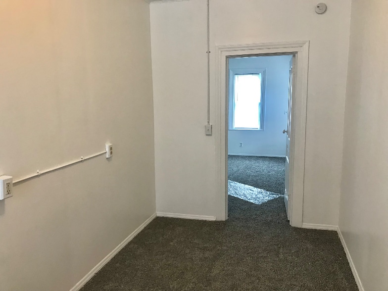 Building Photo - 918 Watson St SW