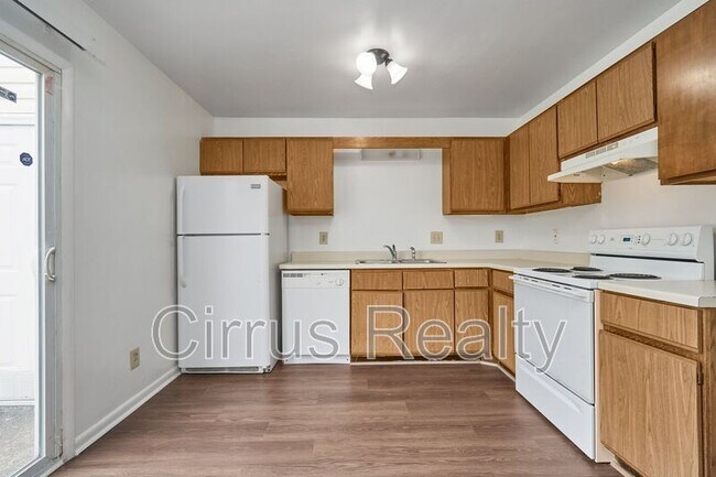 Building Photo - 2756 Peach St