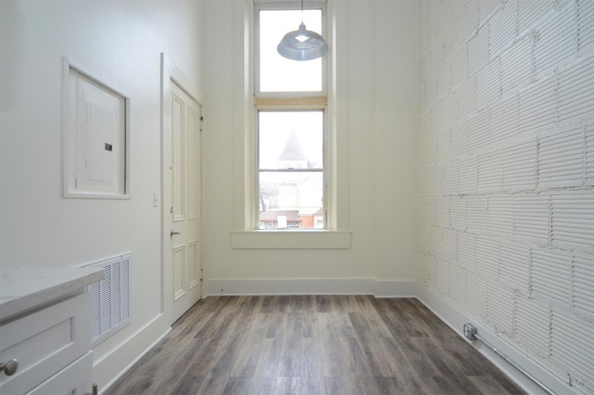 Building Photo - 690 3rd St
