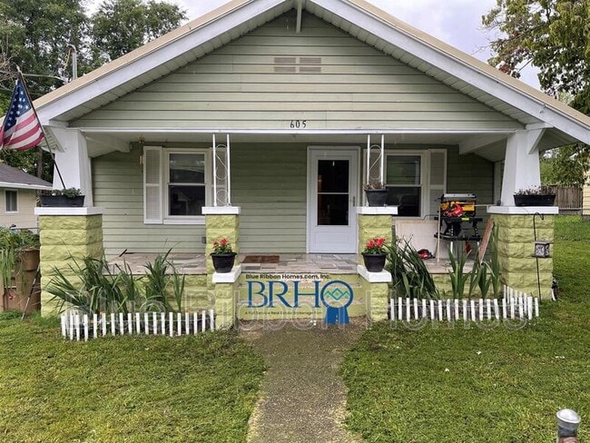 Building Photo - 605 Victory St NW