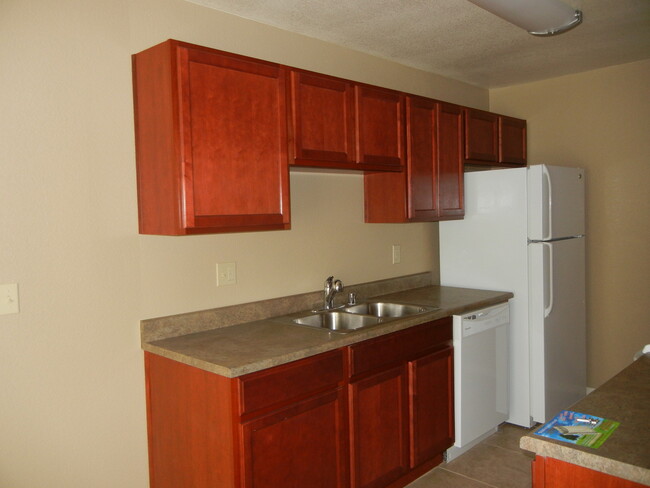 Building Photo - Beautiful remodeled 1 bedroom 1 bath apart...