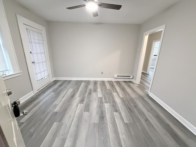 Building Photo - 2111 Bellevue Ave