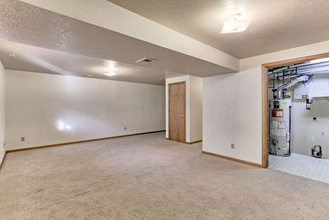 Building Photo - Charming West Fort Collins Rental!