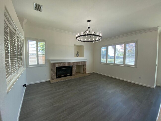 Building Photo - Castlerock Gated Community off Hilborn! Be...