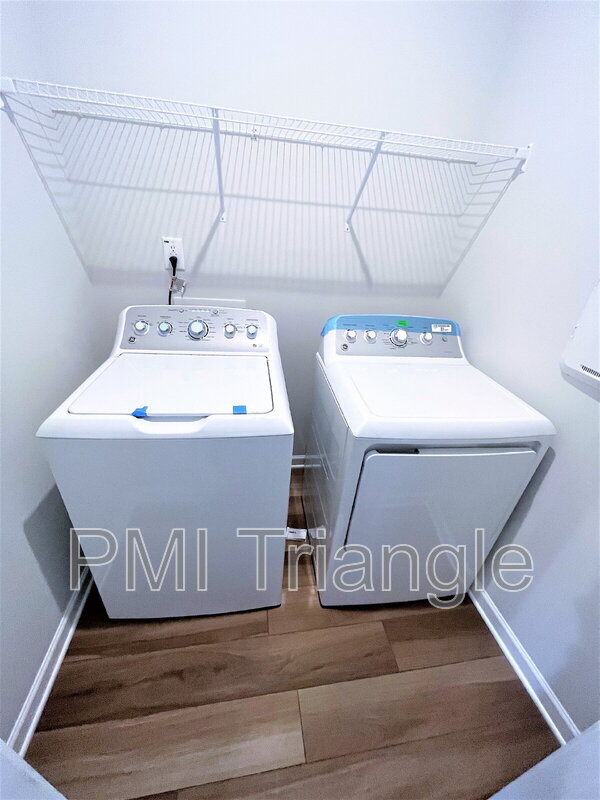 Building Photo - 802 Oak Center Dr