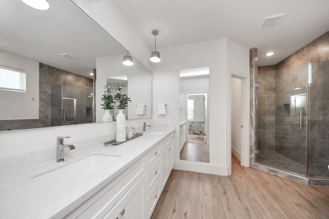 Building Photo - 1053 Glenn Ave