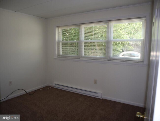Building Photo - 319 Camden Ave