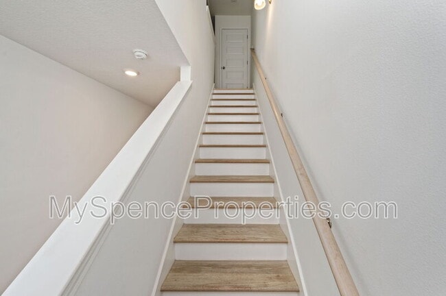 Building Photo - 5 Renea Cv