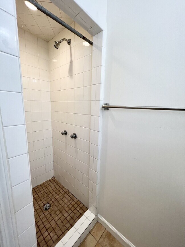 Building Photo - Come home to a cozy cottage on the coast! If you've been looking to make a move to the beach, now...