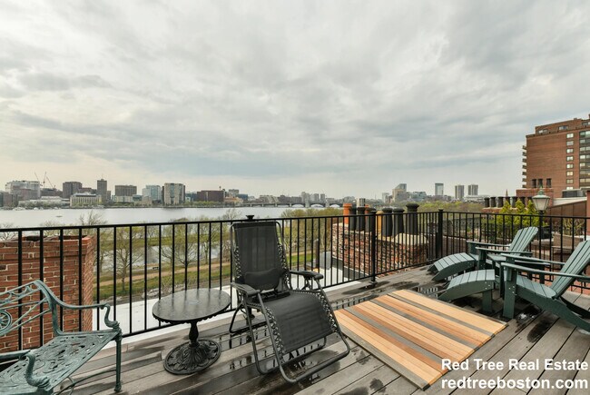 Building Photo - 214 Beacon St