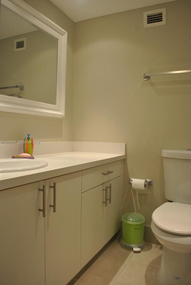 Building Photo - 6039 Collins Ave