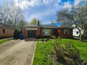 Building Photo - 6024 Hillside Ave E Dr