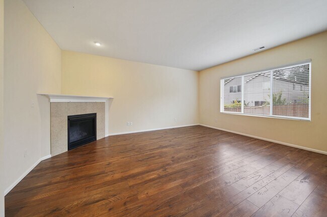 Building Photo - 3119 Harrier St NE