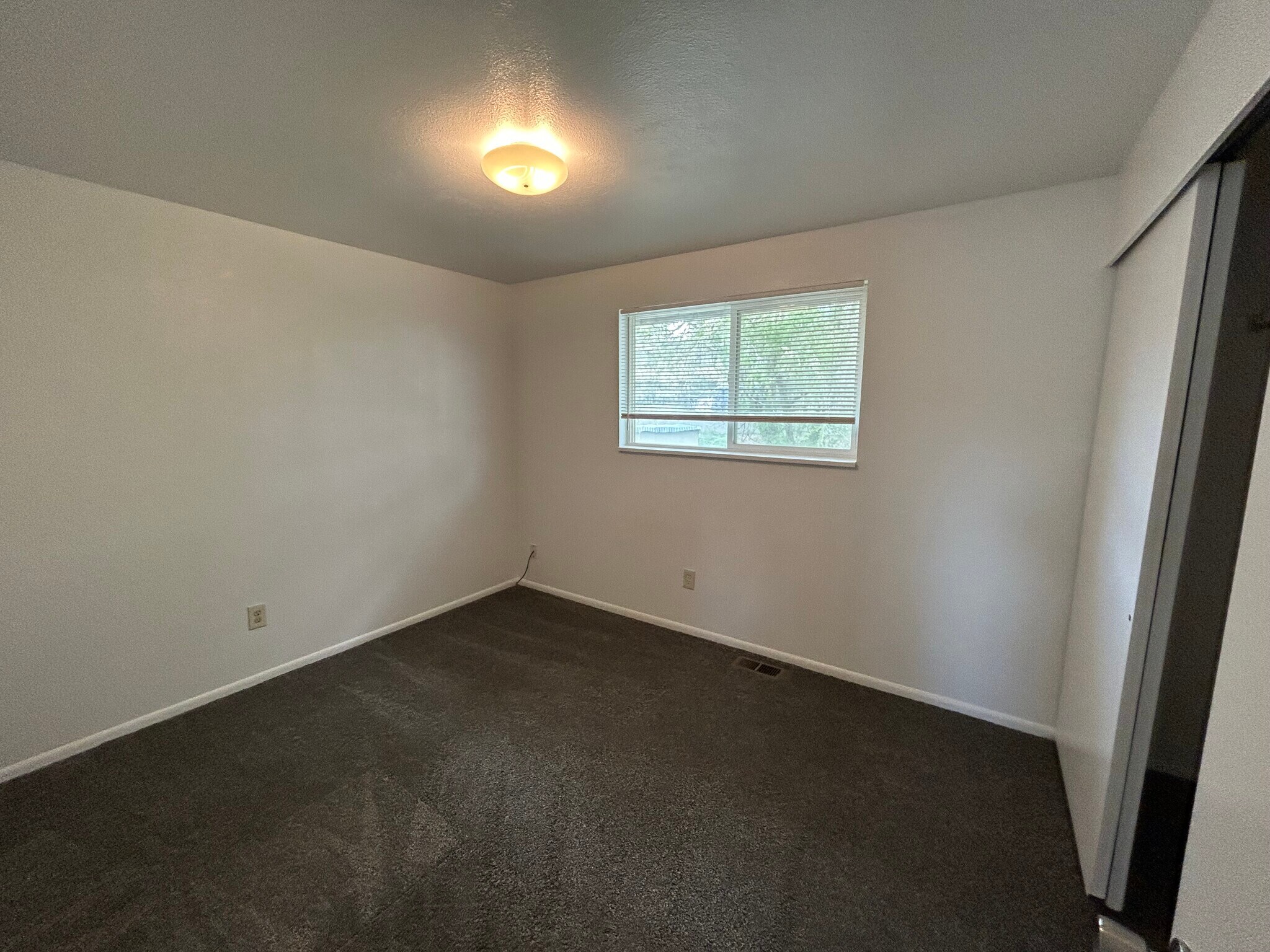 Rear bedroom (1) - 817 W Sage St