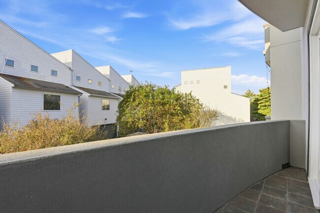 Building Photo - 2028 Tuam St