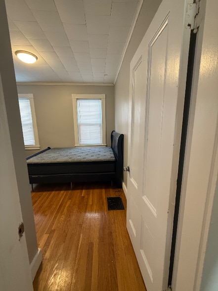 Building Photo - 39 12th St