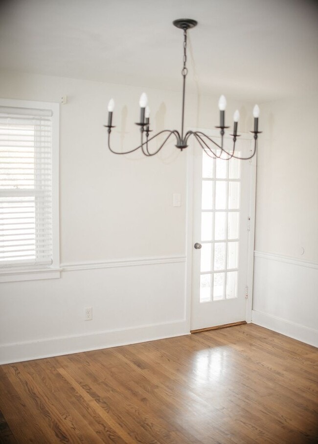 Building Photo - 870 E Main St