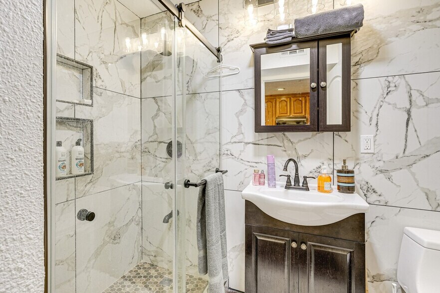 Building Photo - 172 Goldenrod Dr