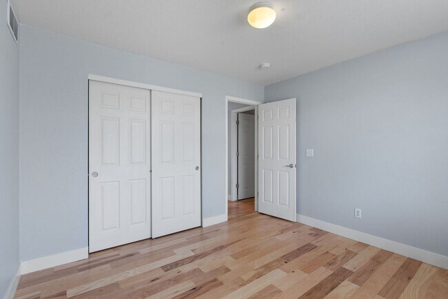 Building Photo - 4 Bedroom Dream Home waiting for you!