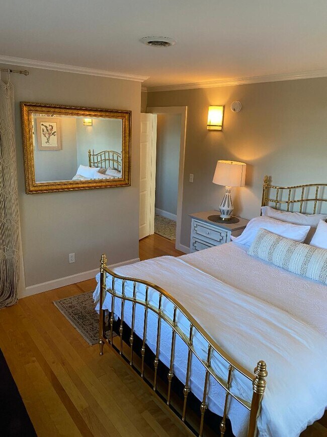 Building Photo - 67 Suncrest Terrace