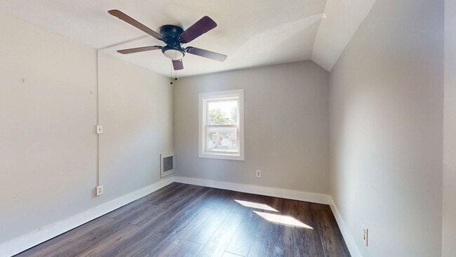 Building Photo - Denison/W.73rd neighborhood - updated 3 be...