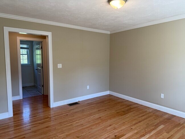 Building Photo - 55 Wenham Rd