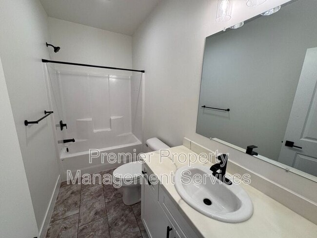 Building Photo - 2522 Hunter Hall St