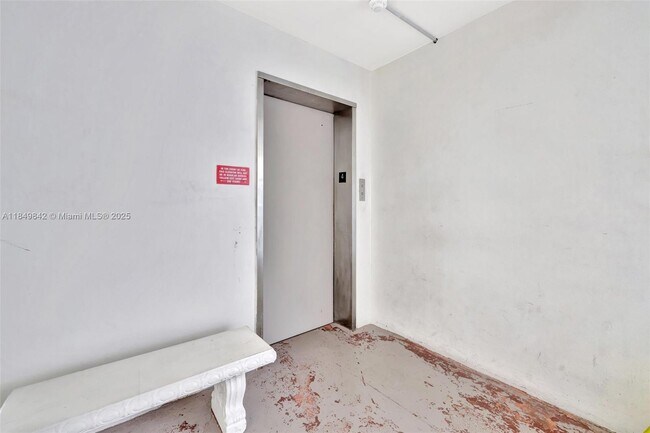 Building Photo - 3181 S Ocean Dr