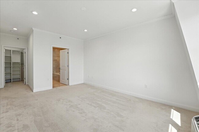 Building Photo - 15 Freedomway