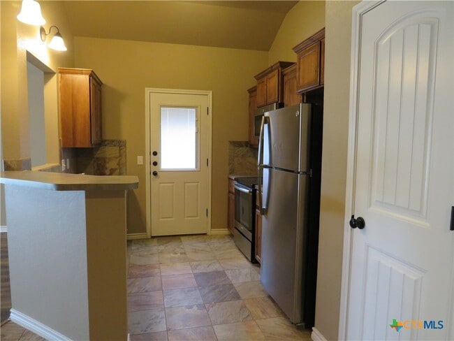 Building Photo - 402 Sladecek Dr