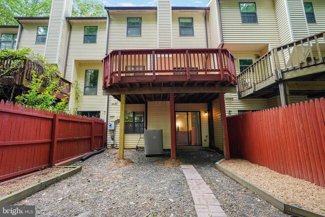 Building Photo - 6633 Westbury Oaks Ct