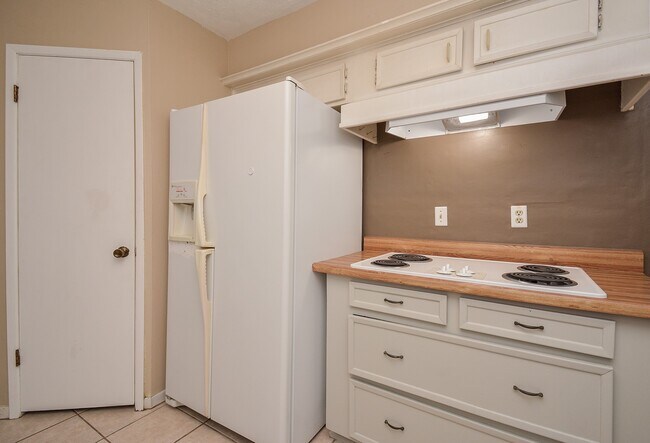 Building Photo - 21318 Park Valley Dr