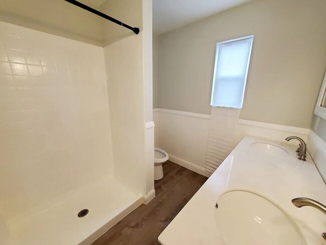 Building Photo - Spacious 2 Story Home With Lincoln Schools