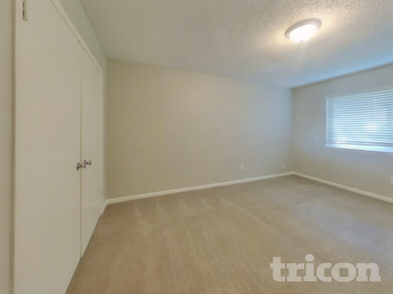 Building Photo - 3434 Deer Valley Dr