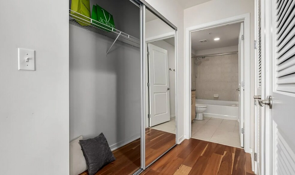 Building Photo - 1700 Bassett St