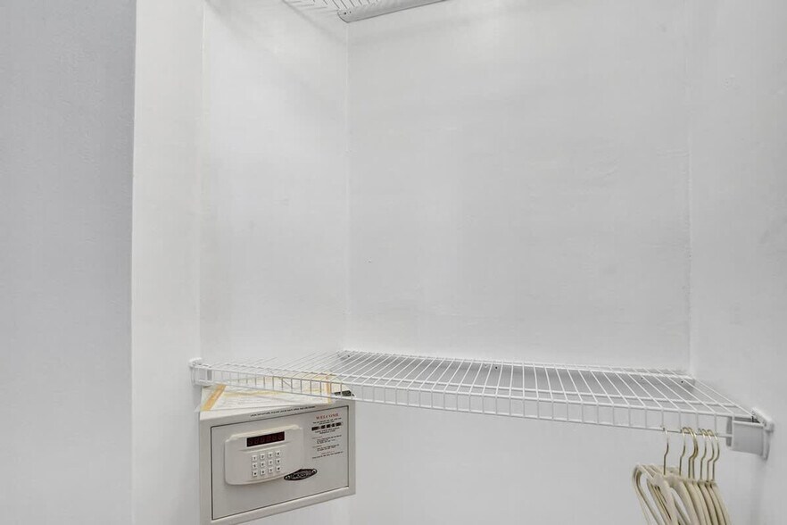 Building Photo - 851 N Surf Rd