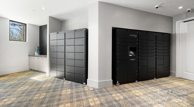 Building Photo - 704 W Tremont Ave