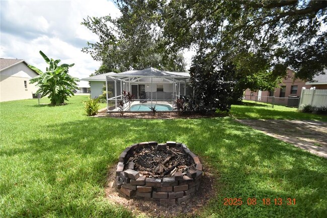 Building Photo - 38927 Carr Dr