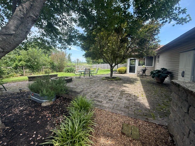 Building Photo - 1740 Country Meadows Dr