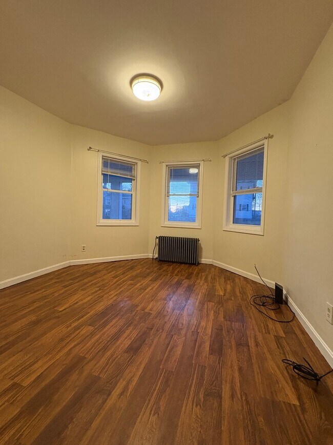 Building Photo - 58-60 Temple Street