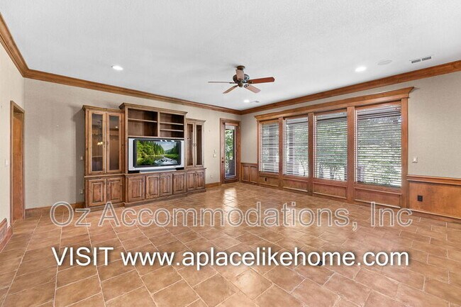 Building Photo - 16690 Country Club Dr