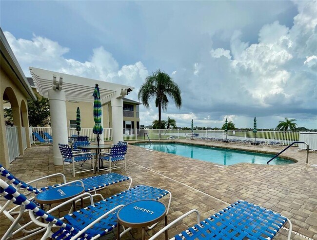 Building Photo - 5800 Sabal Trace Dr