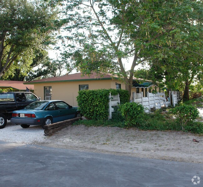 Building Photo - 1180 SW 26th Ave
